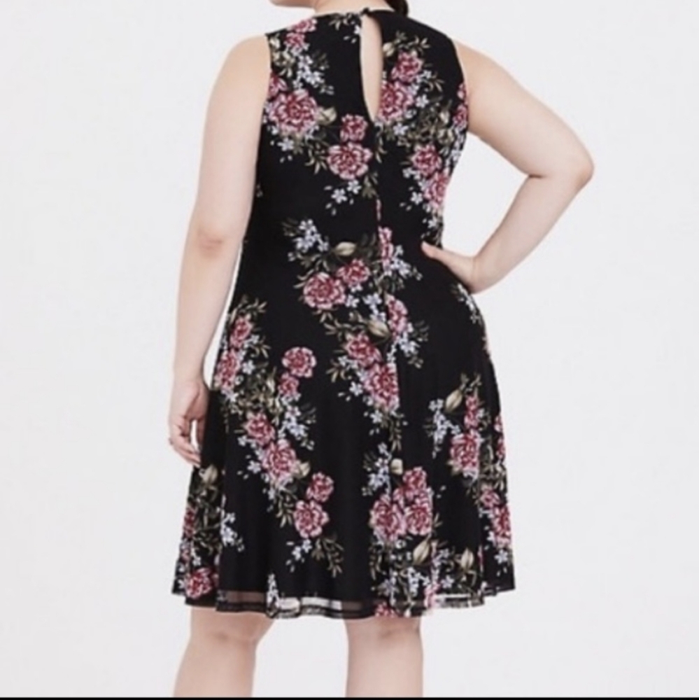 NWT Torrid Floral Mesh Lined Dress - Picture 3 of 9